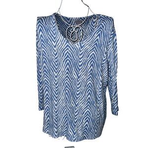 Stunning Chico’s Blue White Tribal Vneck 3/4 Sleeve Knit Tee Chico's Blue 3/4 Sl